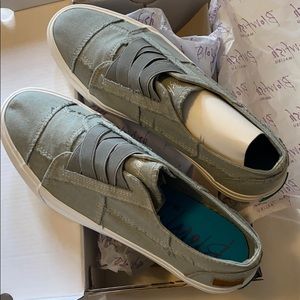 Blowfish brand grey casual canvas flats